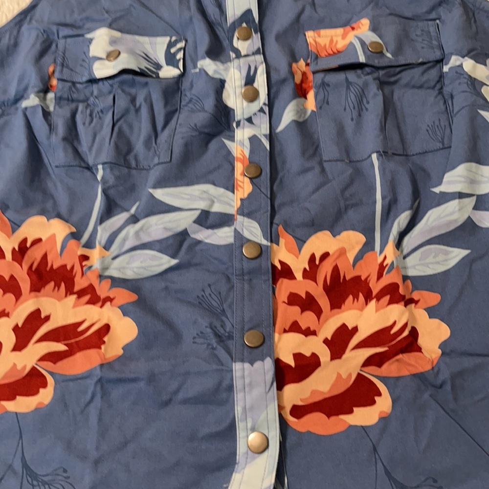 NWT Roxanne snap tank! - Picture 4 of 5